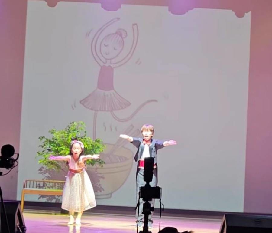 초등학생 낭송가 최호(중앙초 6)군과 황윤서(경주황남초 3)양