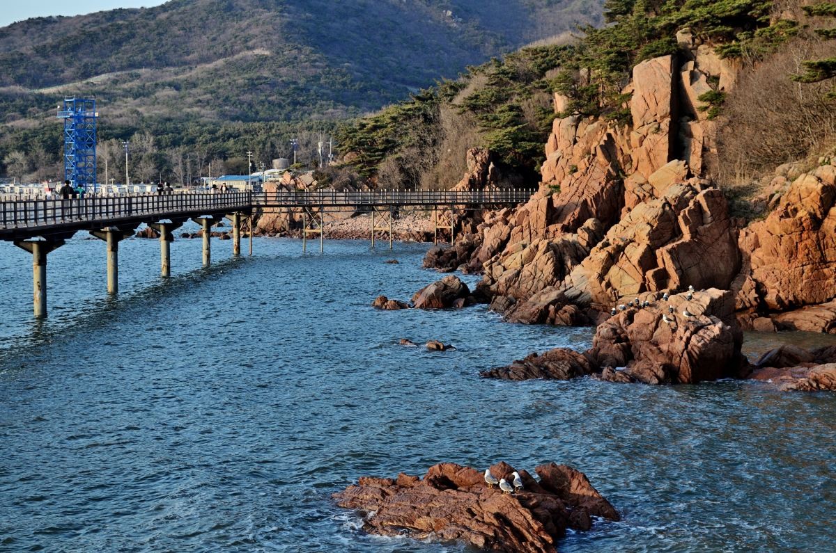 하나개 해수욕장 데크 / pro artist-shutterstock.com