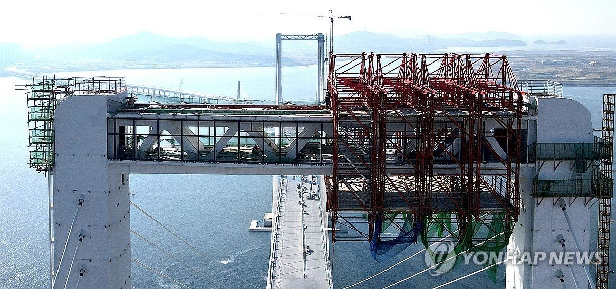 '세계 최고 높이 해상교량 전망대'로 미국 세계기록위원회(WRC)의 인증을 받은 인천 제3연륙교(청라하늘대교) 전망대 / 연합뉴스