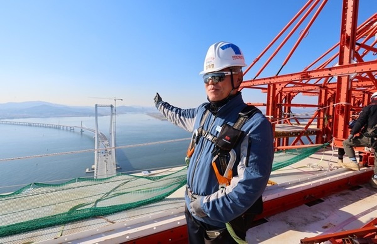 184.2m 높이의 제3연륙교(청라하늘대교) 전망대 / 연합뉴스