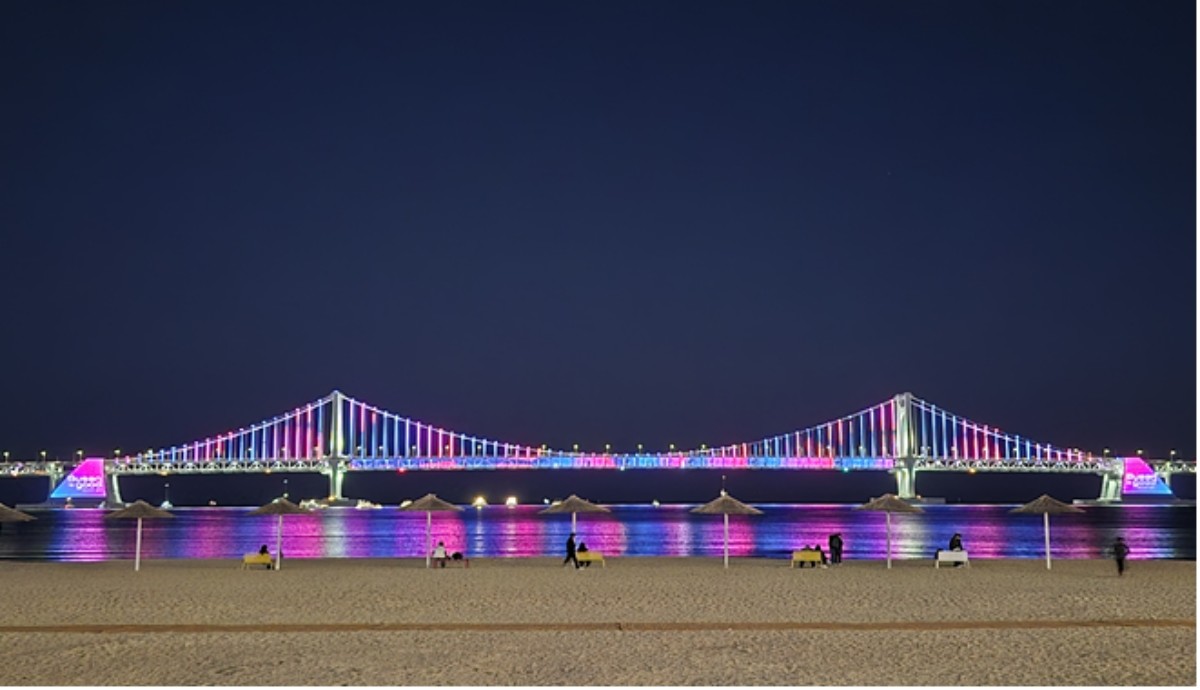 부산의 상징 광안대교, 12년 만에 새 단장 완료… 더 화려한 조명으로 밤바다 수놓는다 / 부산시 제공