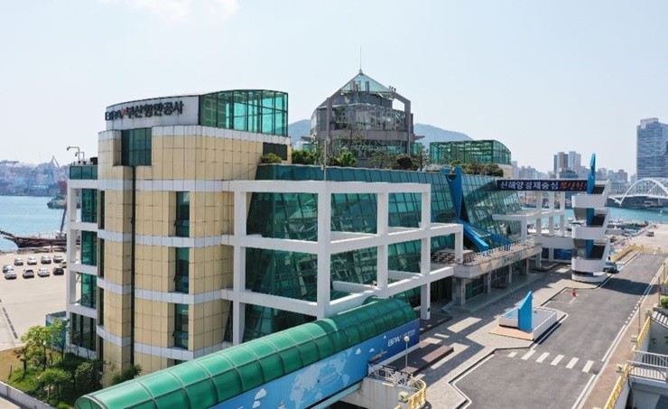 부산항만공사(BPA, 사장 송상근)는 12일 오전 본사 중회의실에서 기관장 주재로 임원 및 모든 부서장이 참석한 가운데 ’2026년도 예산편성을 위한 전략회의’를 개최했다. / 사진제공=부산항만공사