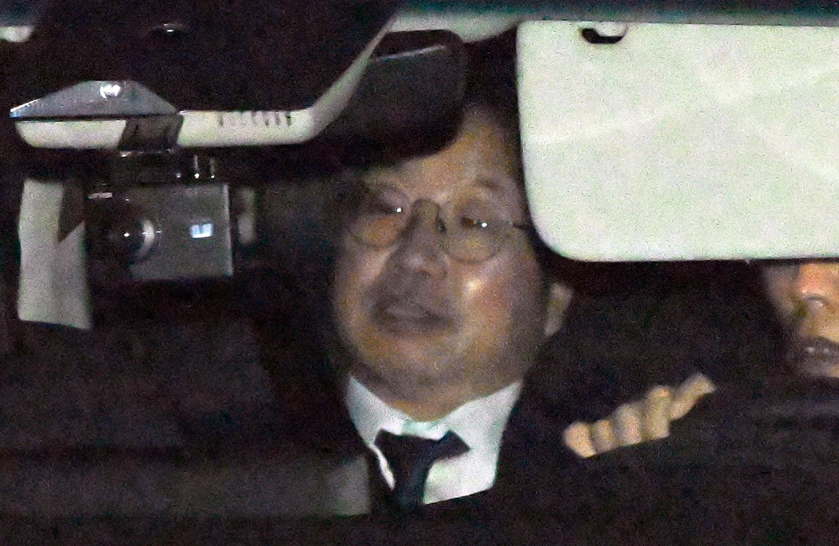 '대장동 개발 비리' 사건 항소 포기 여파로 사의를 표명한 노만석 검찰총장 직무대행이 12일 서울 서초구 대검찰청에서 퇴근하고 있다. / 뉴스1