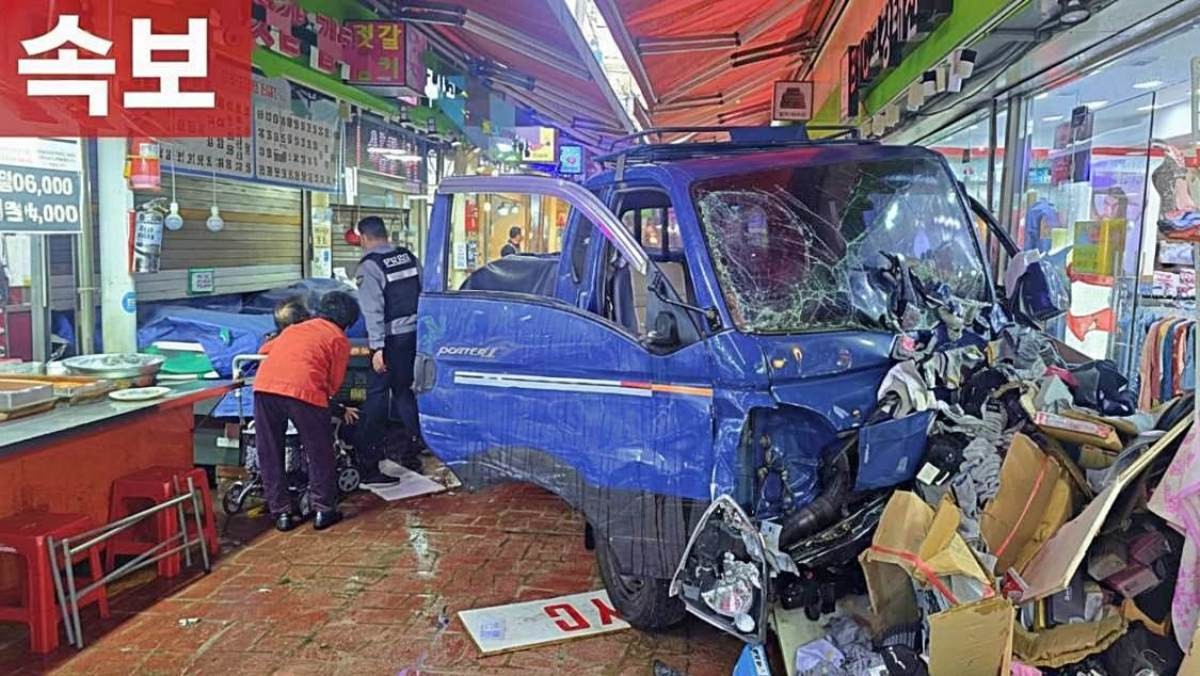 경기 부천소방서 제공한 사고현장 사진. '속보' 타이틀 추가.