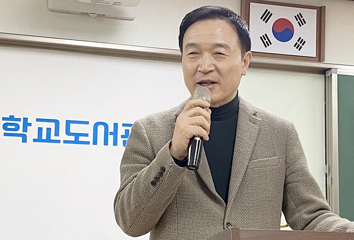 임태희 경기도교육감 자료 사진. 임 교육감은 13일 '내년부터는 가장 까다롭고 사고 발생 요인이 높은 영어과목 듣기 평가를 폐지하는 쪽으로 국가교육위원회, 교육부와 협의하겠다'라고 약속했다. 그러면서 '수험생이 자신의 실력을 다 발휘할 수 있도록 끝까지 애써주시길 바란다'라고 덧붙였다. / 연합뉴스