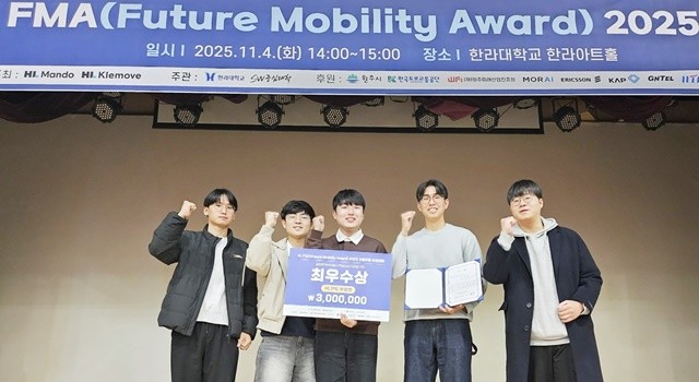 왼쪽부터 유찬영 문대영 김예겸 김승필 박홍준 학생