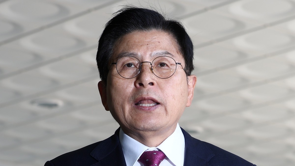 지난 12일 내란 선전·선동 혐의 관련 내란특검팀에 의해 체포된 황교안 전 국무총리가 서울 서초구 내란 특검 사무실이 마련된 서울고등검찰청에 출석하며 입장을 밝히고 있다. / 뉴스1