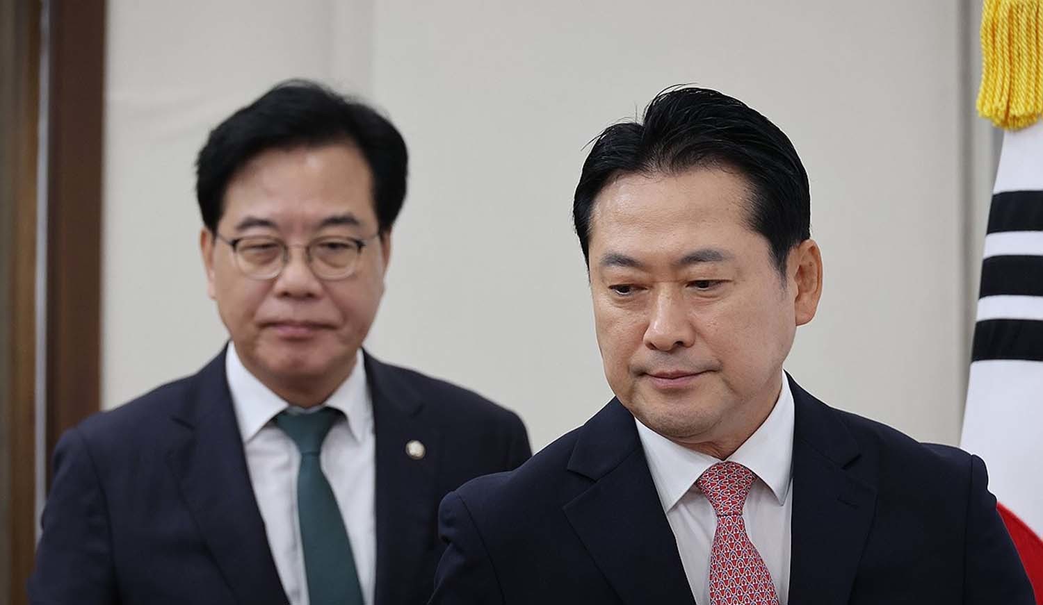 국민의힘의 송언석(왼쪽) 원내대표와 장동혁 대표. / 연합뉴스