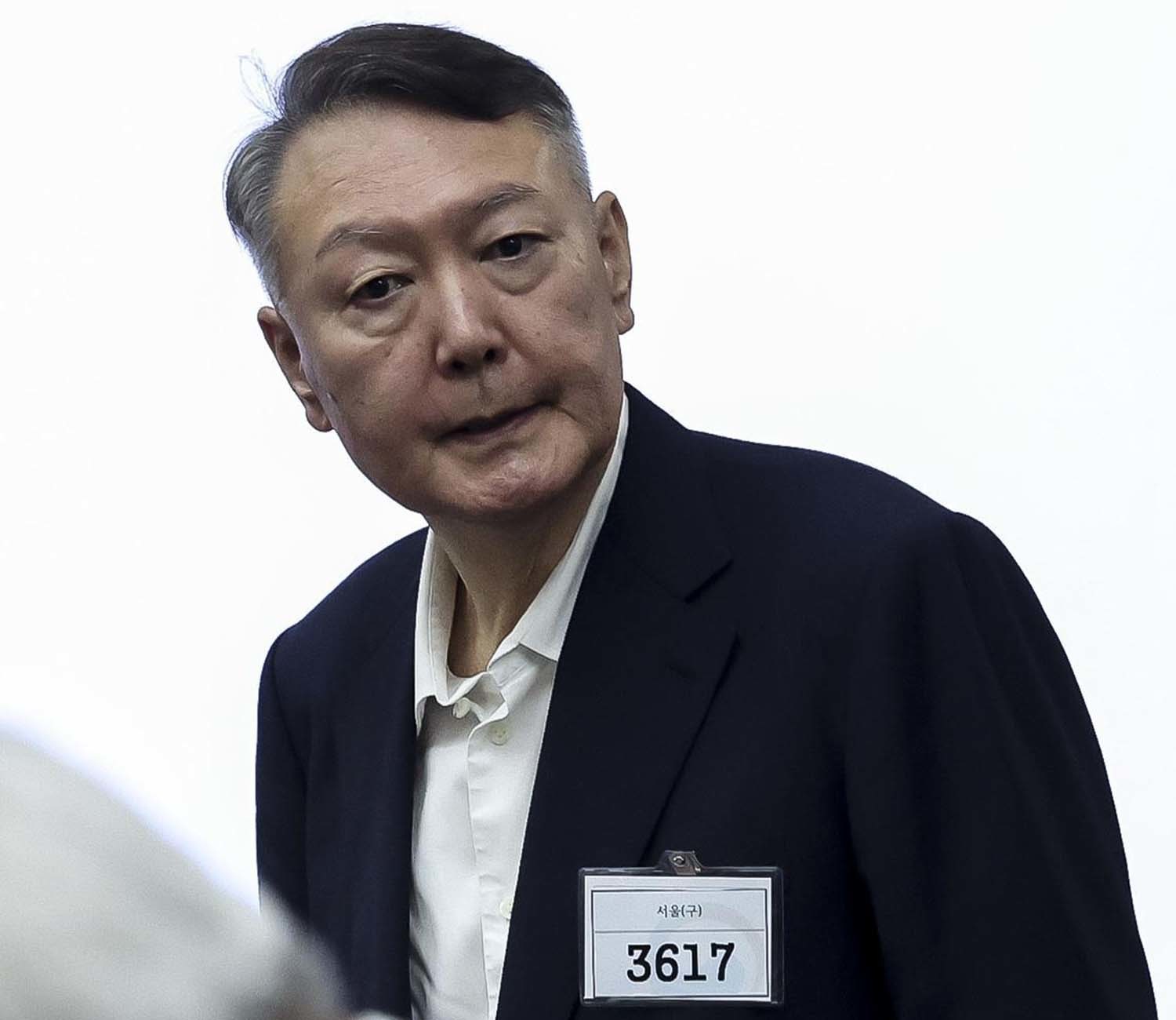 윤석열 전 대통령이 9월 26일 서울 서초구 서울중앙지방법원에서 열린 '특수공무 집행 방해, 직권남용 권리행사 방해 혐의' 첫 재판에 출석하고 있다. / 뉴스1