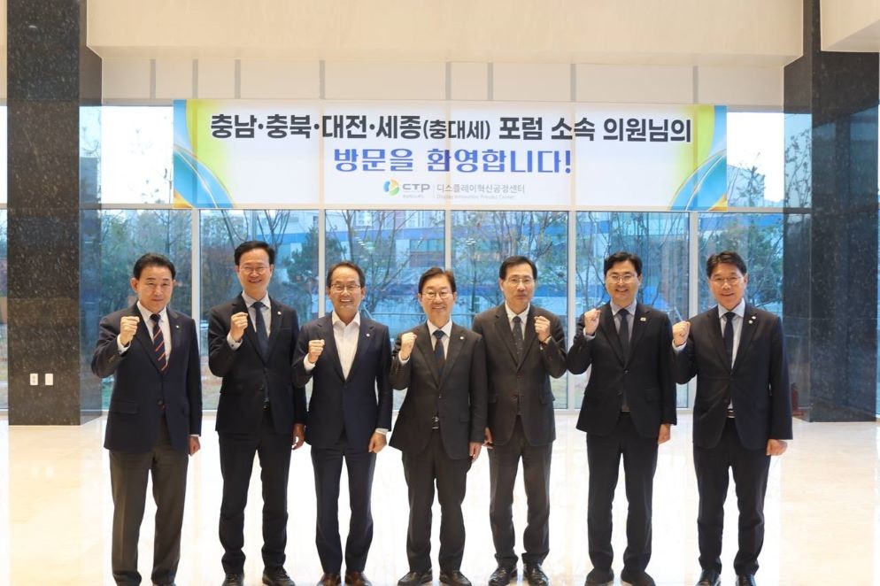 더불어민주당 충청권 의원들, 디스플레이 혁신공정센터 방문 / 이재관 의원실