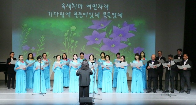 2025 종교문화예술행사에서 공연하는 광진가정연합교회 성애성가대