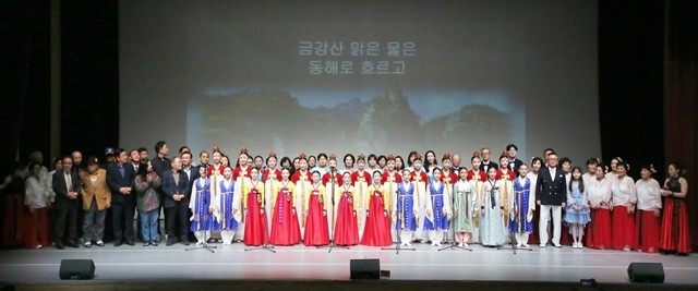 2025 종교문화예술행사에서 공연하는 공연자들