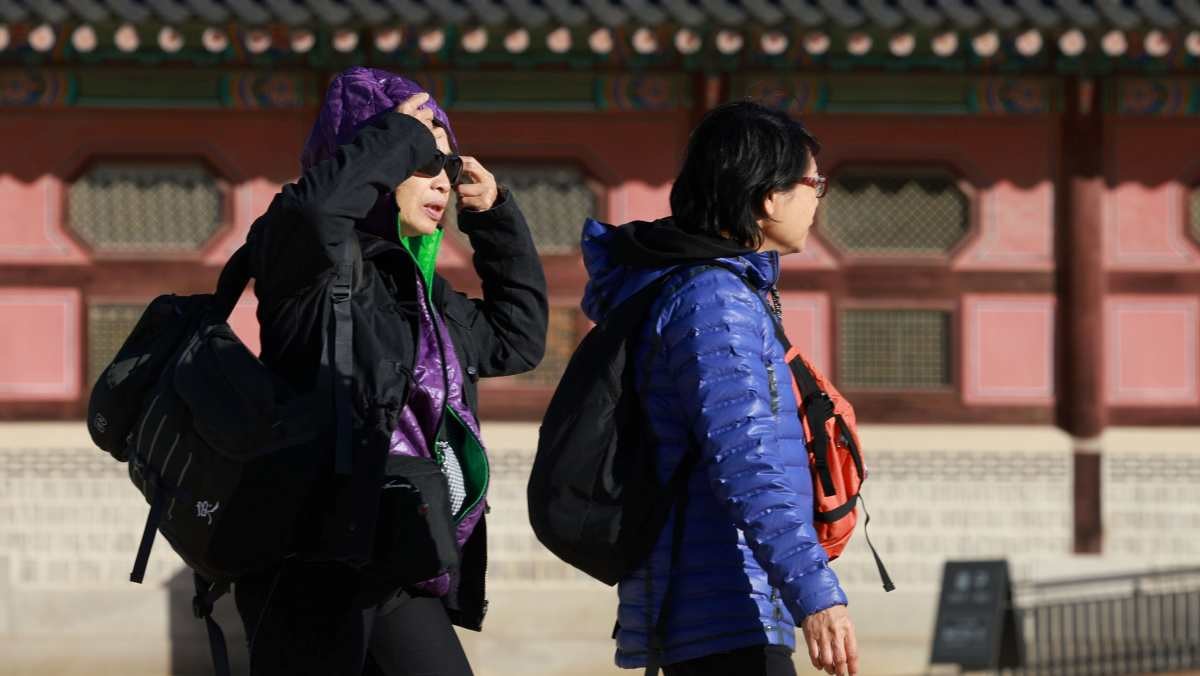 두터운 옷차림의 외국인 관광객들 / 연합뉴스