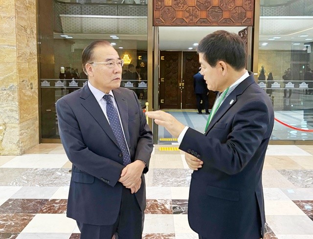 정철원 담양군수가 이개호 의원과만나 국비를 건의했다.