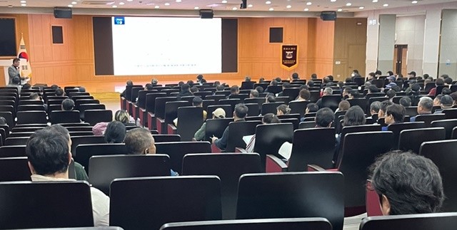 나주시는 지난 13일 동신대학교 중앙도서관 1층 동강홀에서 농촌 인력 부족 문제 해결과 안정적인 영농 활동 지원을 위해 ‘2026년 외국인 계절근로자 고용 농가 교육’을 실시했다.