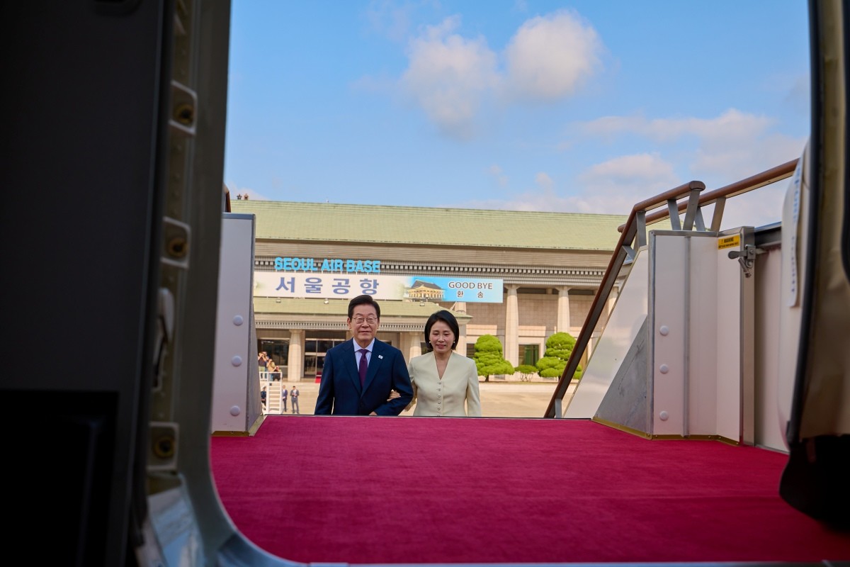 지난 8월 이재명 대통령과 김혜경 여사가 일본·미국 정상과 순차 정상회담 참석을 위해 출국하고 있다. / 대통령실 제공, 뉴스1