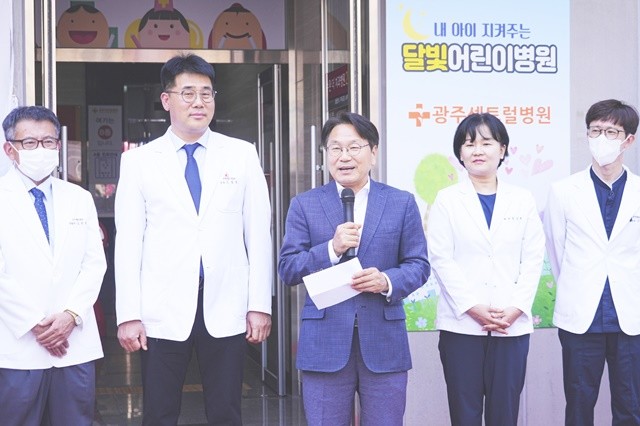강기정 광주광역시장이 지난해 5월29일 오후 광산구 광주센트럴병원에서 열린 ‘광주광역시 달빛어린이병원 개소식’에 참석해 축사를 하고 있다./광주광역시 제공
