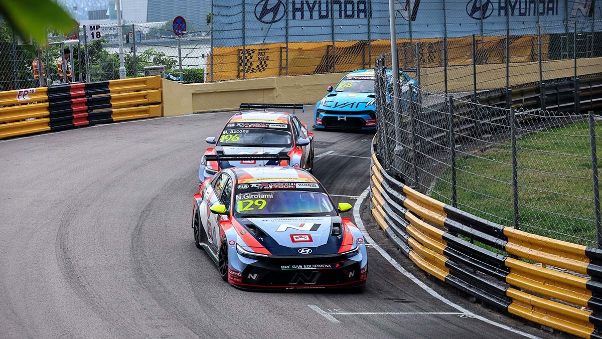 마카오 기아 서킷을 달리고 있는 아반떼 N TCR. / 현대자동차