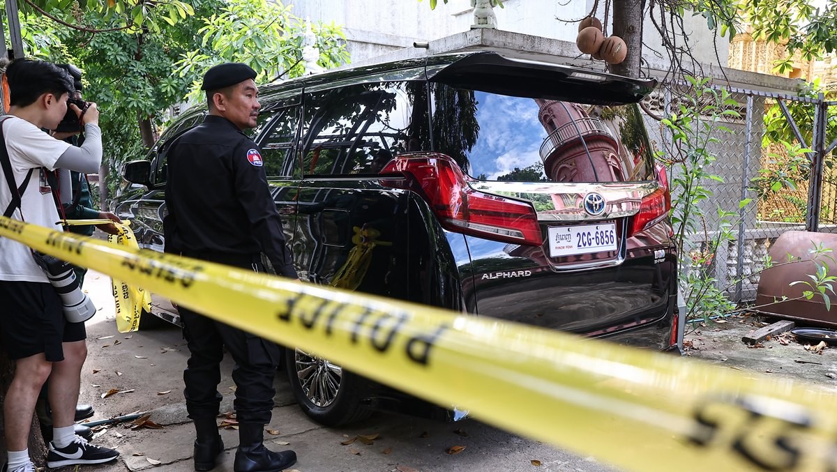 지난 10월 20일 한국 부검팀이 대학생 박모 씨의 부검을 위해 캄보디아 프놈펜 턱틀라 사원에 도착한 모습 / 뉴스1