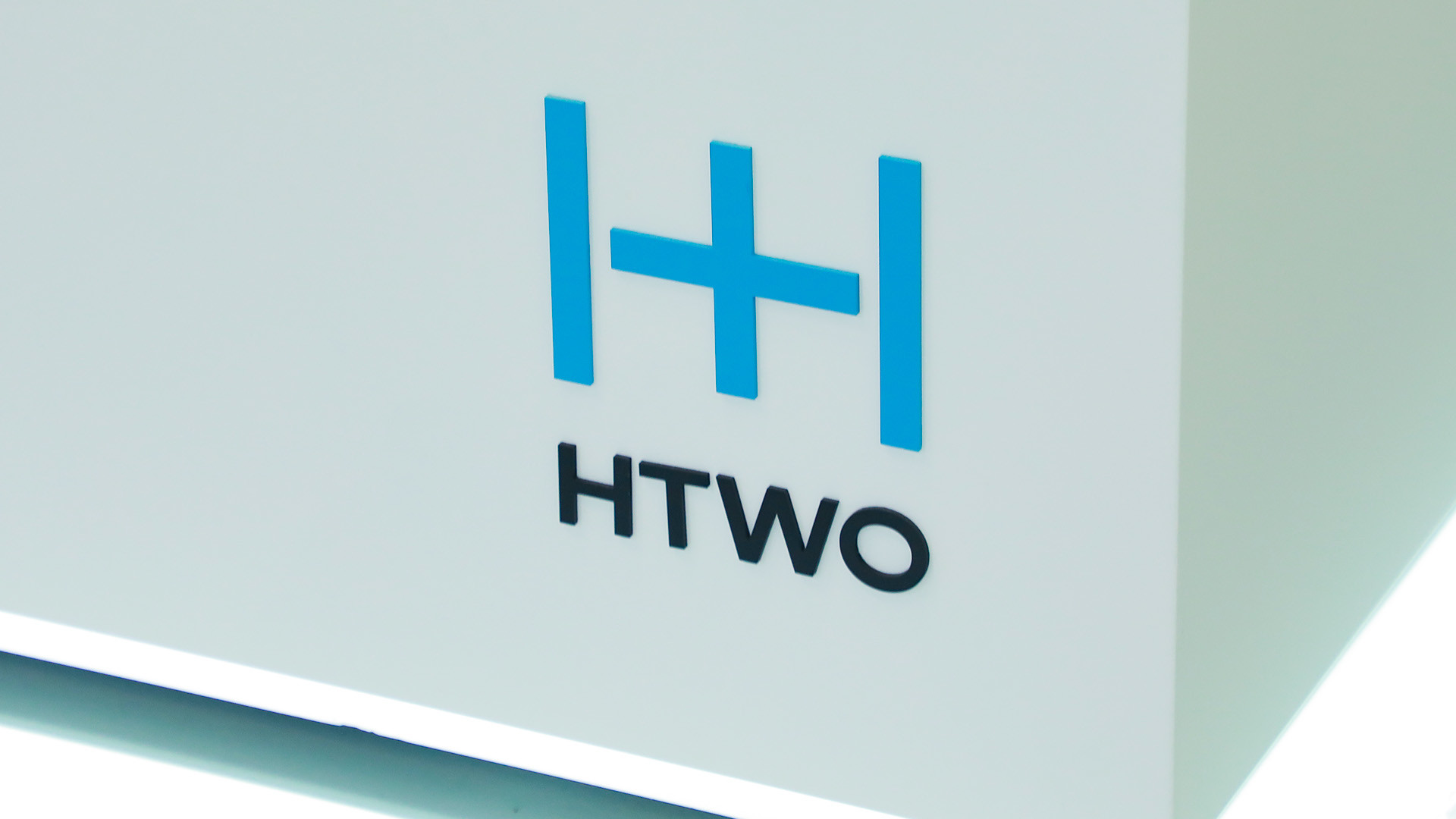 HTWO CI. / 권혁재 PD