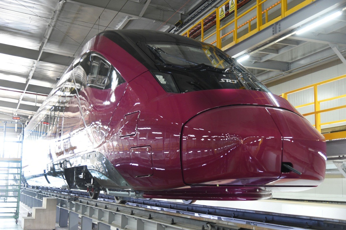 SR은 SRT ‘EMU-320’이 내년부터 본격적인 주행 시험에 들어가며 내년 말부터 순차적으로 납품받을 예정이라고 밝혔다. 운행에 투입되면 공급 좌석이 하루 2만5천석 늘어나 고속열차 좌석 부족 현상이 획기적으로 개선된다. / SR 제공