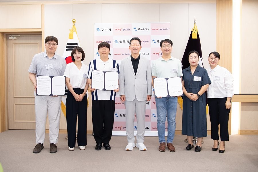 구미시 달빛어린이병원이 운영을 시작한 지 두 달만에 진료 환자 7851명을 돌파하며 새로운 소아의료 거점으로 자리매김하고 있다. 사진은 지난 9월 달빛어린이병원협약식 모습    / 구미시 제공