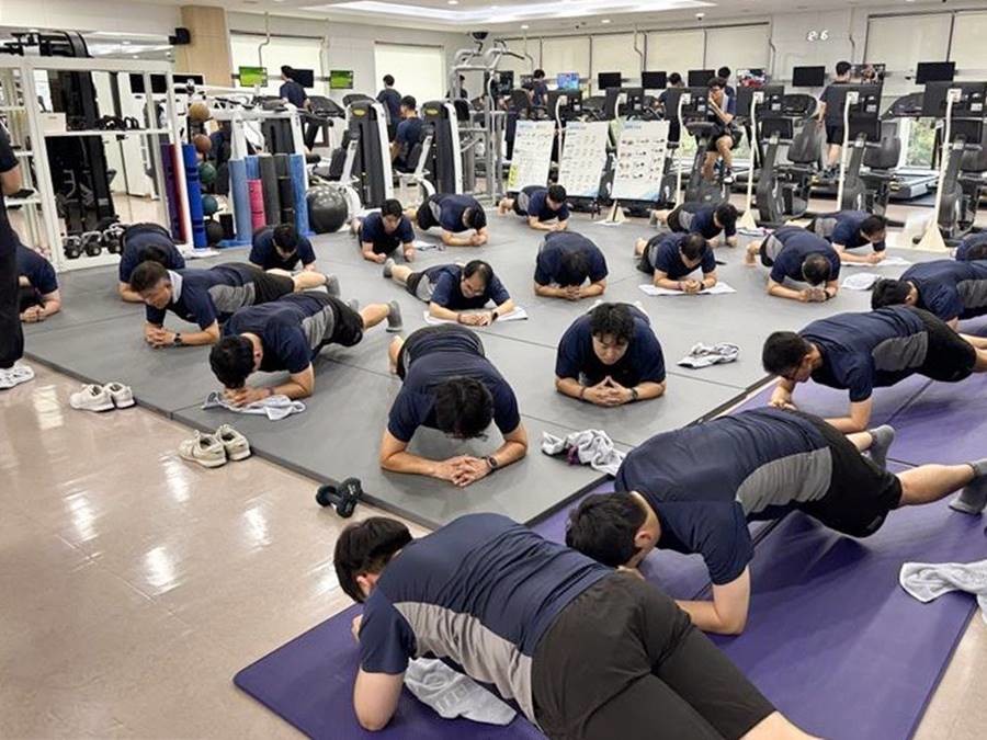 포스코 포항제철소 임직원들이 8주 운동프로그램에 참여하고 있다./포스코