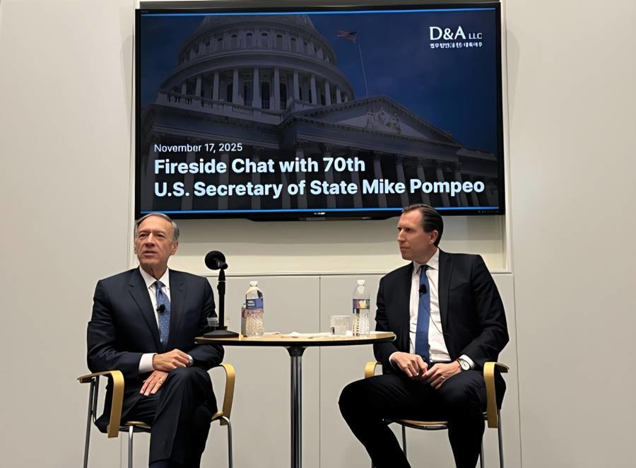 (왼쪽부터)도널드 트럼프 1기 미국 행정부에서 국무장관을 지낸 마이크 폼페이오 전 장관과 좌담회 진행을 맡은 마릭 스트링/법무법인 대륙아주 제공