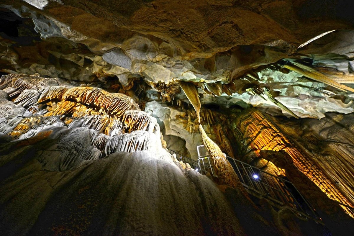 날씨와 관계없이 15도 유지하는 단양 고수동굴. / 단양군 제공