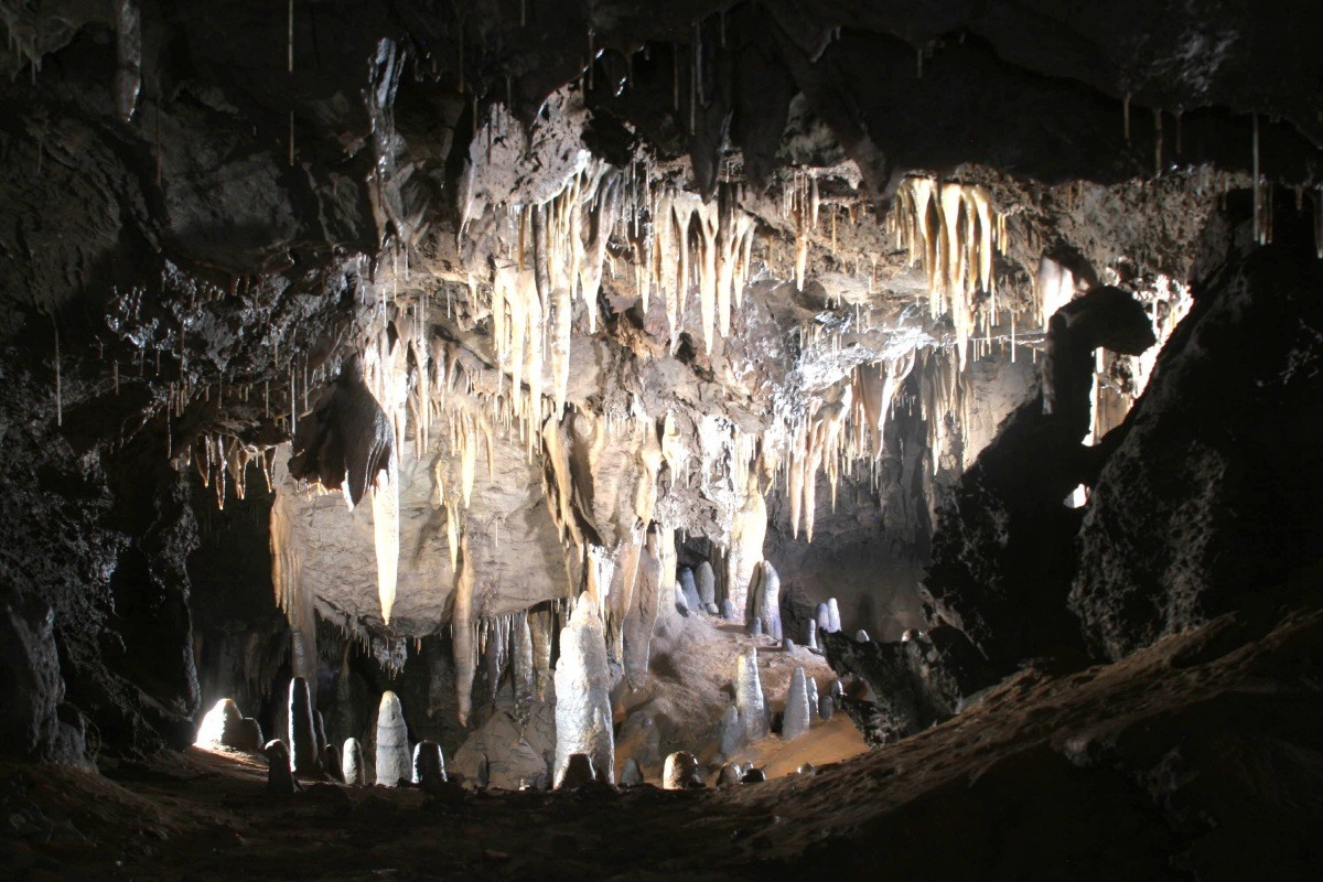 날씨와 관계없이 15도 유지하는 단양 온달동굴. / 단양군 제공