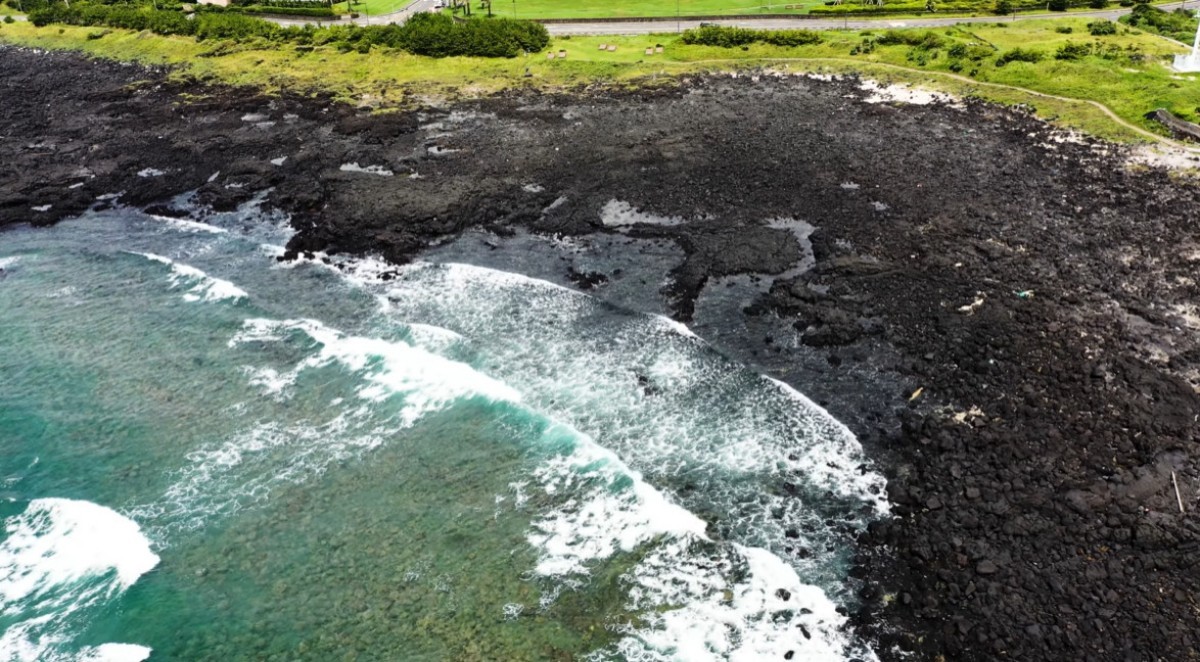 표선해수욕장. / 유튜브 '하늘에서 본 부산_안태희_Busan from the Sky' 영상 캡쳐