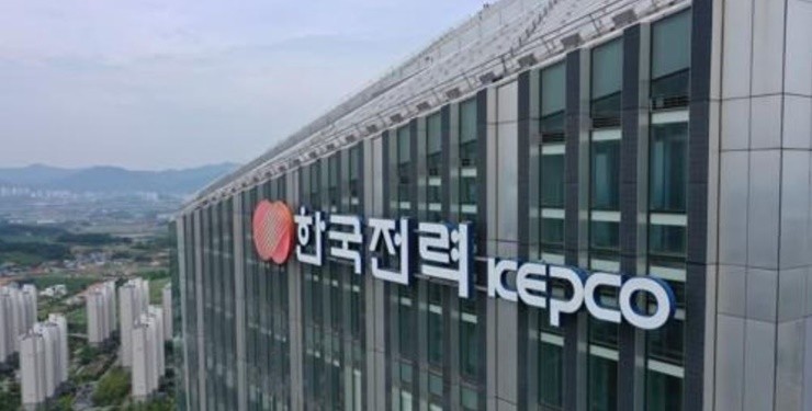 2025년 국정감사에서 다시 확인된 사실은 단 하나다. 한국전력공사는 지금도, 그리고 앞으로도 국민에게 감당 못할 청구서를 돌릴 위험한 구조를 끌고 가고 있다는 것. 한전은 이번 국감에서도 ‘적자—부채—투자 지연’이라는 고질적 순환에서 벗어나지 못했다. 국가기간 인프라를 책임지는 공기업이라는 이름이 무색할 정도다. / 사진=연합