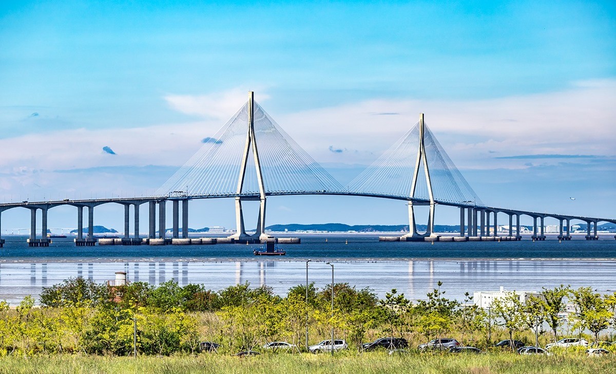 송도와 영종도 인천국제공항을 잇는 인천대교 / 한국전자통신연구원