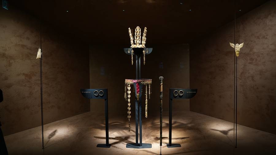 금관 전시/이하 공사