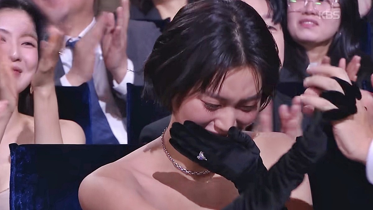 청룡영화상 신인여우상 수상에 눈물을 쏟은 김도연 / KBS