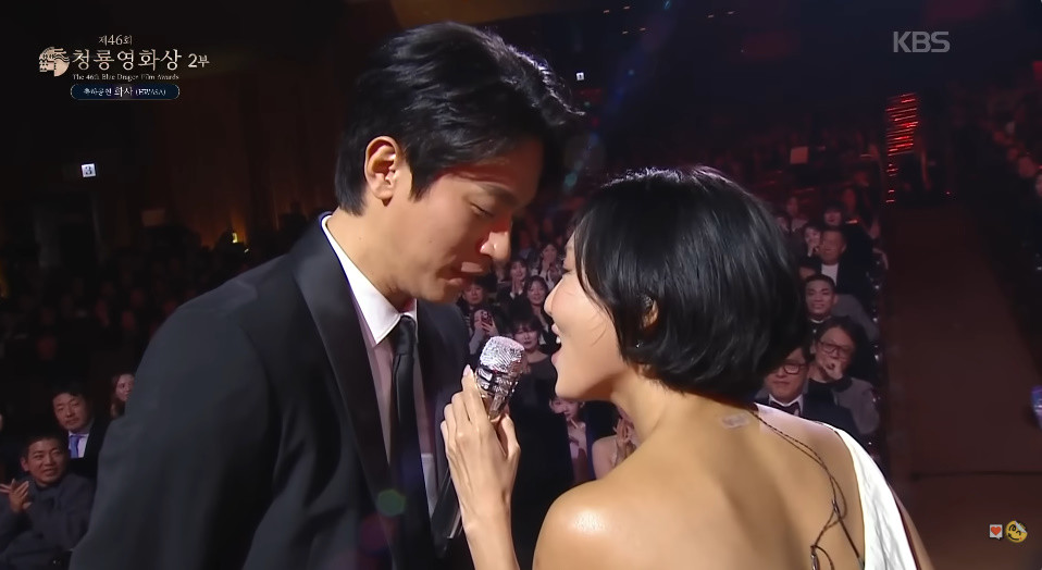 청룡영화상 축하 무대에서 또 한번 호흡을 맞춘 박정민과 화사 / KBS