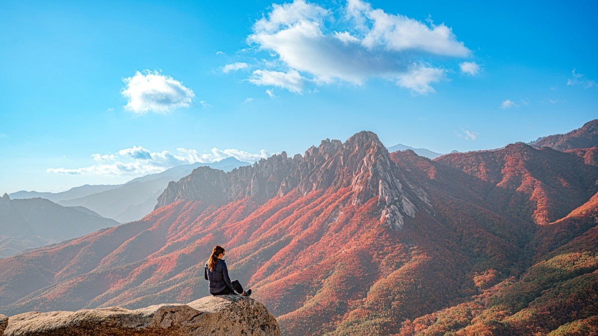 금강산 성인대에서 바라본 울산바위  / Boontheang-shutterstock.com