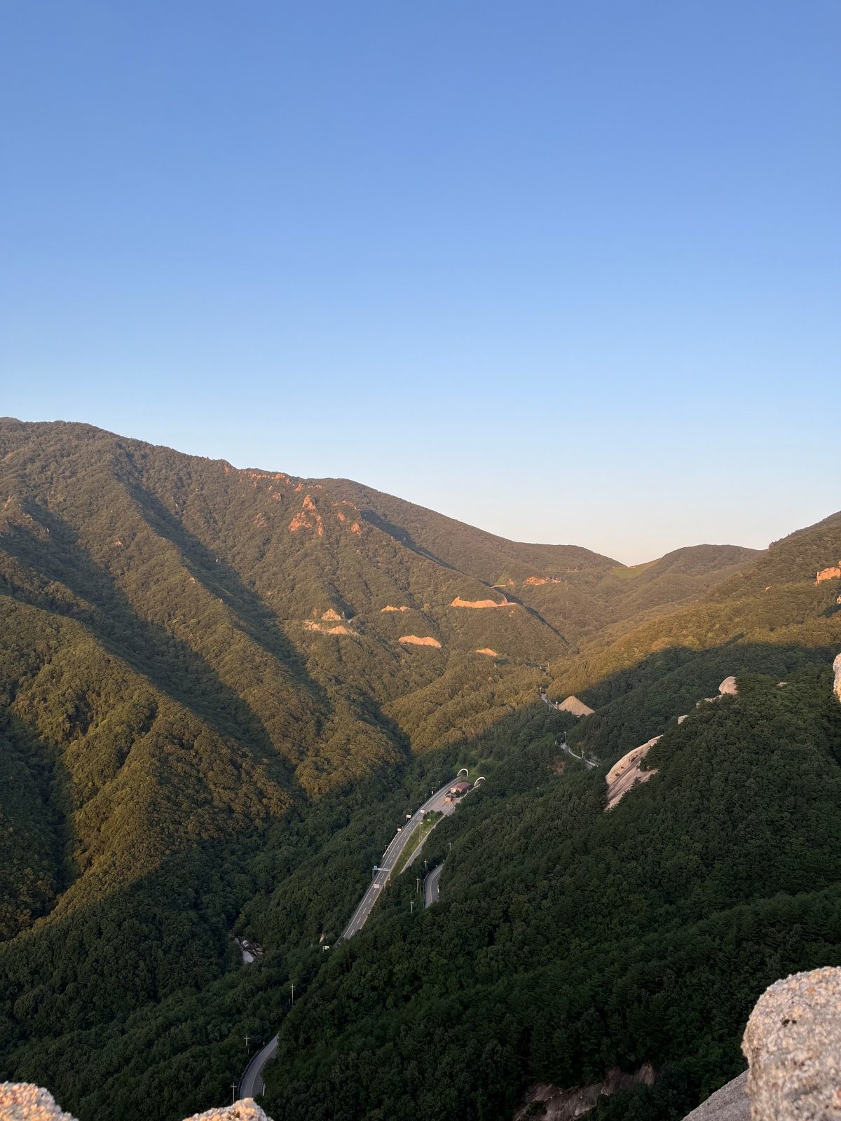 금강산 성인대에서 바라본 미시령 / 위키트리 정혁진 기자