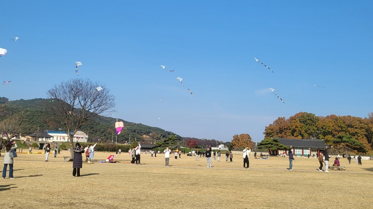 지난해 11월 23일 해미읍성에서 열린 제8회 서산해미읍성 연날리기 대회 / 서산시