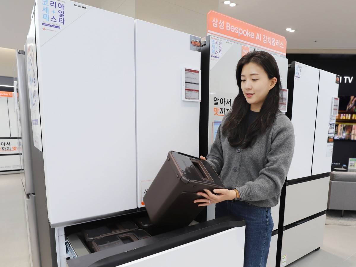 롯데하이마트가 김장 시즌을 맞아 오는 30일까지 전국 매장에서 김치냉장고 할인 혜택을 제공한다고 21일 밝혔다. / 롯데하이마트 제공.