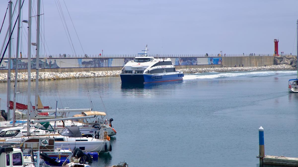 강릉항. / Korea by Bike-shutterstock.com