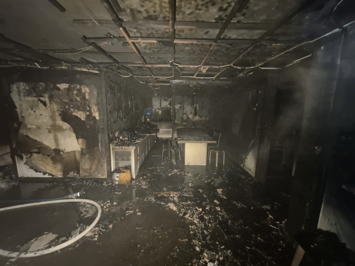 잿더미로 변한 아파트 내부 / 광주 북부소방서 제공