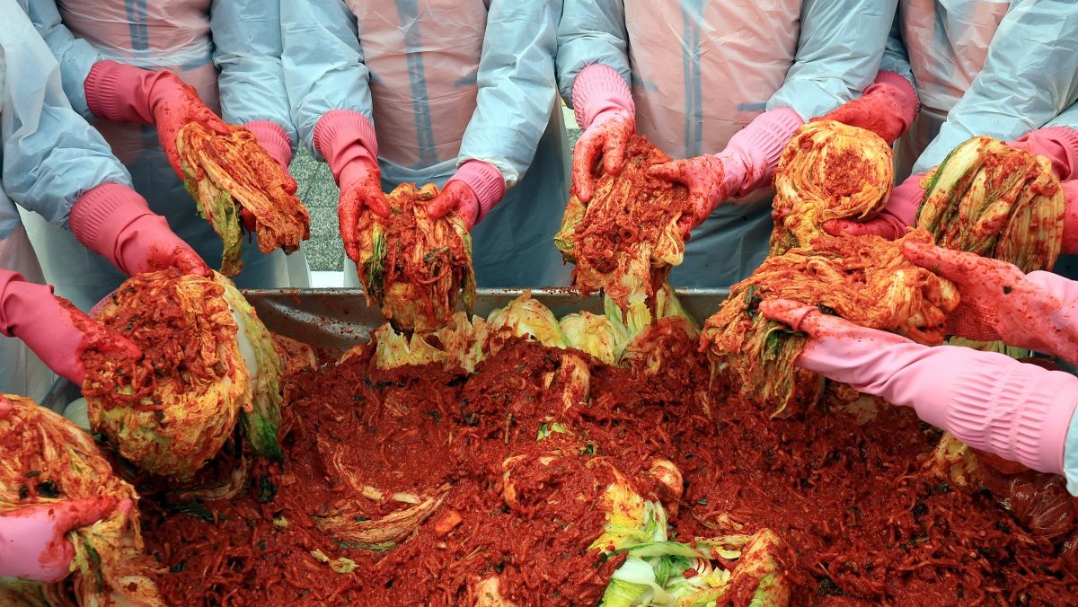 김장하는 사람들. 자료사진. 기사 속 축제와 직접적인 연관은 없음을 밝힙니다. / 뉴스1