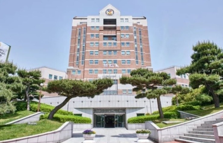 2025년의 경성대학교를 둘러싼 의혹은 새로운 폭로라기보다, 과거의 비리가 지금까지 구조적 문제로 이어지고 있다는 데 집중된다. / 사진=경성대제공