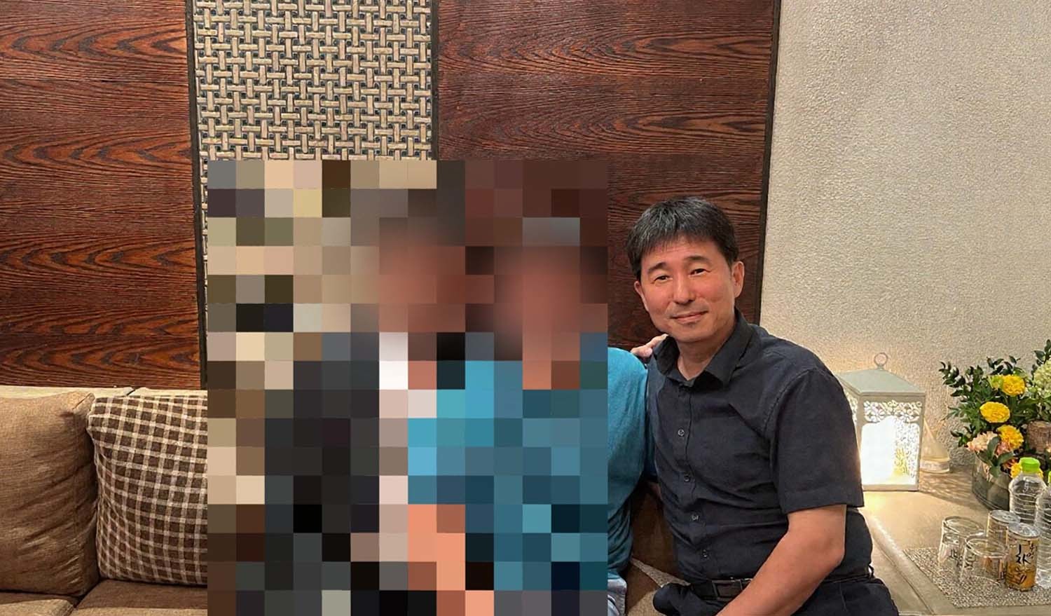 더불어민주당이 윤석열 전 대통령의 내란 우두머리 혐의 재판을 담당하고 있는 지귀연 서울중앙지법 부장판사가 룸살롱에서 접대를 받았다는 의혹이 있다면서 공개한 사진. / 민주당 제공