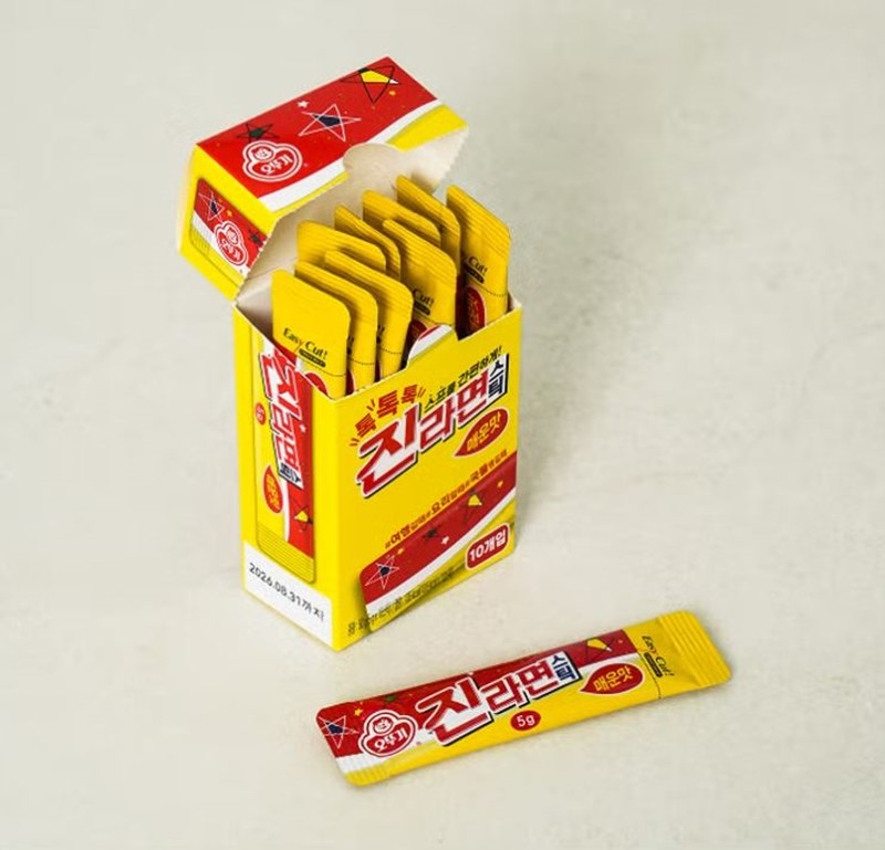 다이소에서 판매하는 '톡톡톡 진라면 스틱' / 다이소 제공
