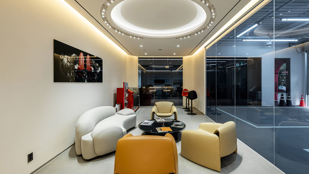 FMK 페라리 성수 서비스센터 라운지. / 페라리