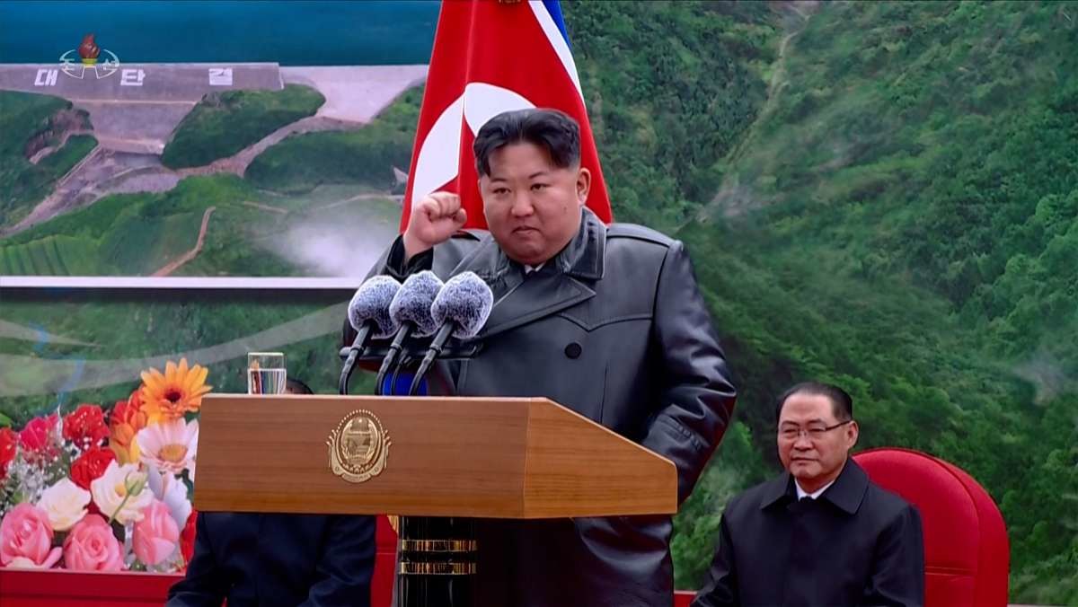 김정은 북한 국무위원장이 지난 20일 강원도 회양군민발전소 준공식에 참석해 연설했다고 조선중앙TV가 지난 21일 보도했다. (조선중앙TV 화면) / 연합뉴스