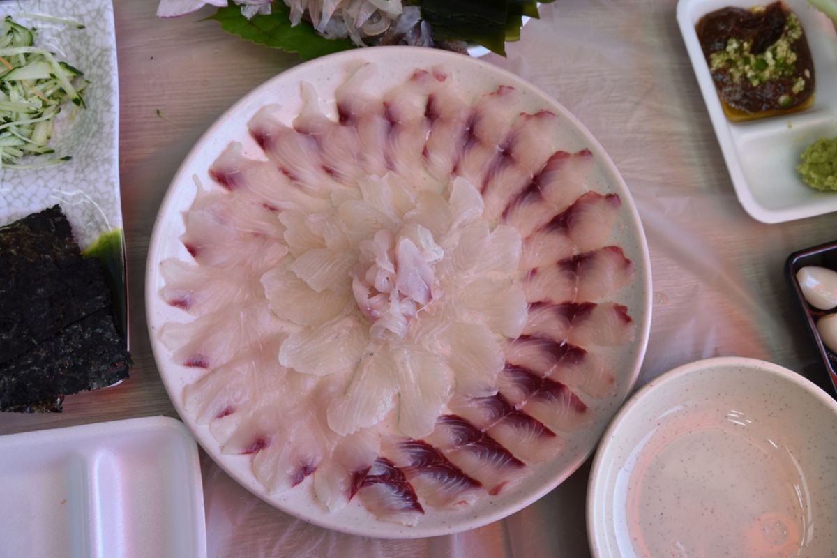 숭어 회 자료사진 / elephant_factory-shutterstock.com