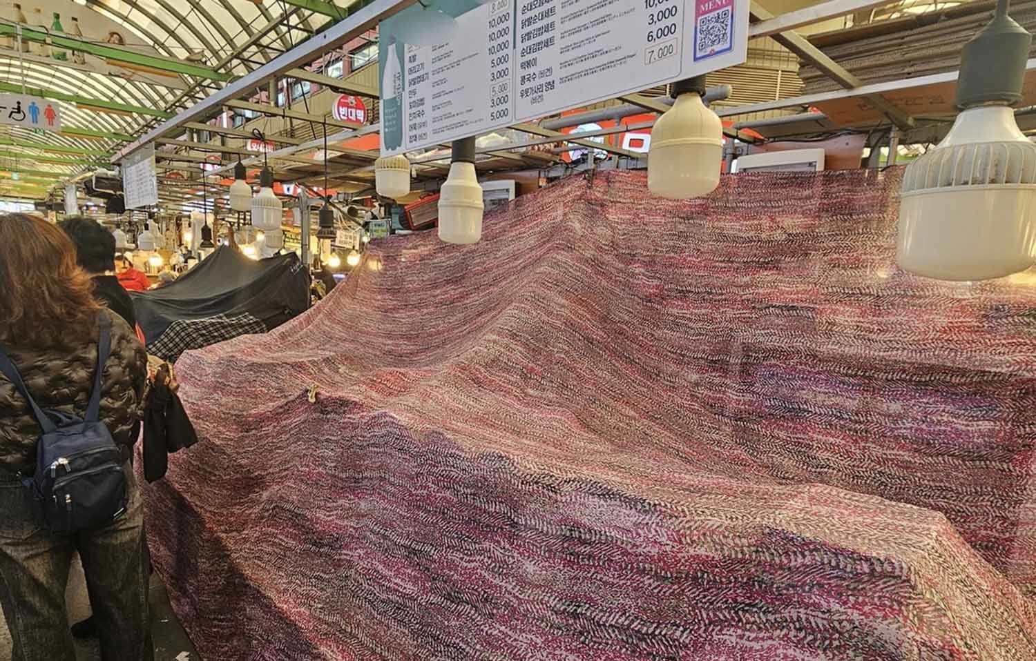 영업정지 처분을 받은 문제의 광장시장 노점. / 연합뉴스